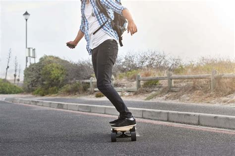 Do Electric Skateboards Have Brakes? And Can They Stop Time?